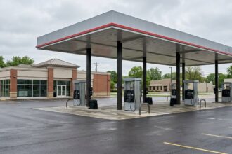 Off-Duty New York State Trooper Shoots Knife-Wielding Carjacker at Yonkers Gas Station – USA Carry