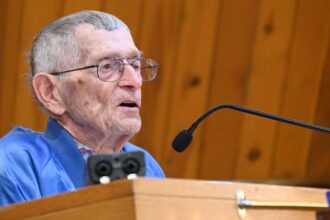 101-Year-Old WWII Veteran Gets Unexpected Community Support After Breaking 10 Ribs
