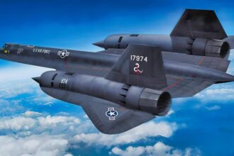 A US Air Force SR-71 Blackbird Lost Both Engines at 83,000 Feet Over Russia. It Fell for Minutes. The Crew Almost Didn’t Make It Back.