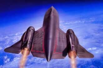 To Fly the US Air Force SR-71 Blackbird at Mach 3 and 85,000 Feet You Needed an Astronaut’s Body, Iron Nerves, and the Stomach to Outrun Soviet Missiles