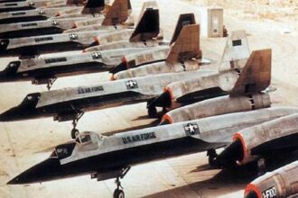 The SR-71 Blackbird’s Ancestor Was Redrawn in 1961 to Carry 4 Nuclear Bombs at Mach 3.2 and 90,000 Feet, Then the Air Force Chose the 6-Engine XB-70 Valkyrie