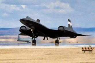 The Mach 3 SR-71 Blackbird’s Ceiling Was Thought to Be 85,000 Feet. In 1965, a Test Pilot Flew It Past 90,000, Felt It Wobble, Lost an Engine and Landed on One at Edwards